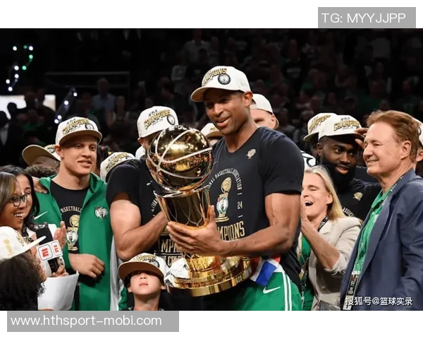 霍福德融入勇士文化全力以赴展现团队协作精神 霍福德融入勇士文化全力以赴展现团队协作精神